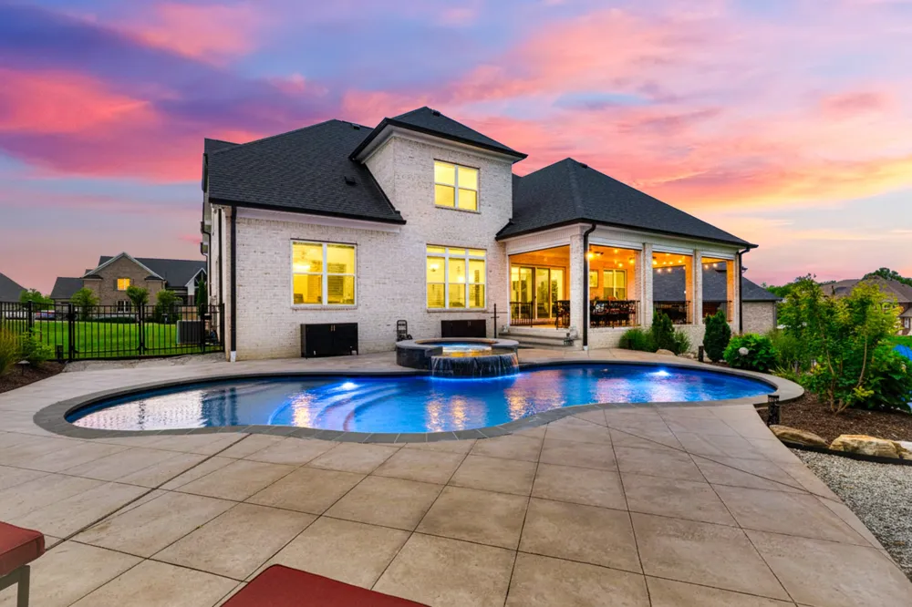 1012 Keeneland Dr Gallatin, TN 37066