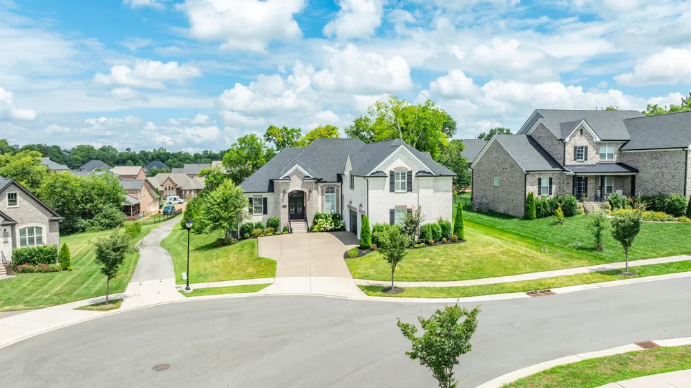 1012 Keeneland Dr Gallatin, TN 37066