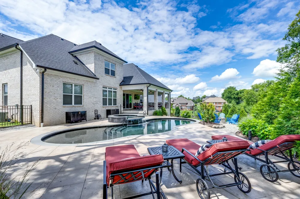 1012 Keeneland Dr Gallatin, TN 37066