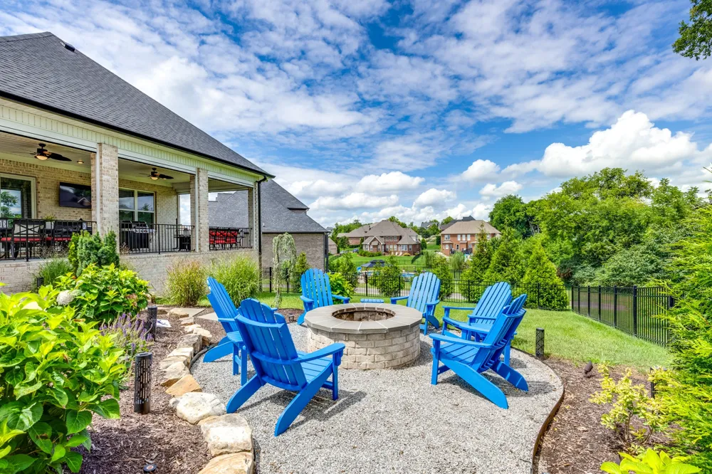 1012 Keeneland Dr Gallatin, TN 37066