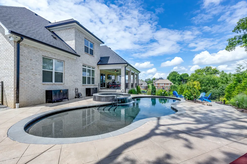1012 Keeneland Dr Gallatin, TN 37066