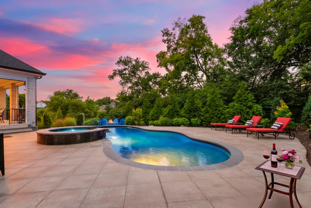 1012 Keeneland Dr Gallatin, TN 37066
