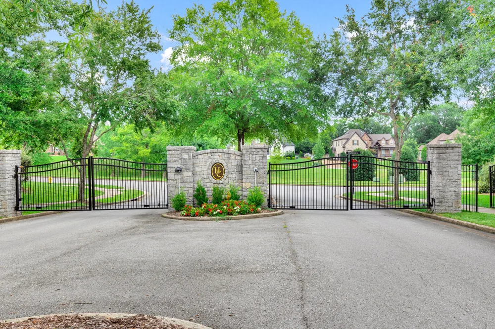1012 Keeneland Dr Gallatin, TN 37066