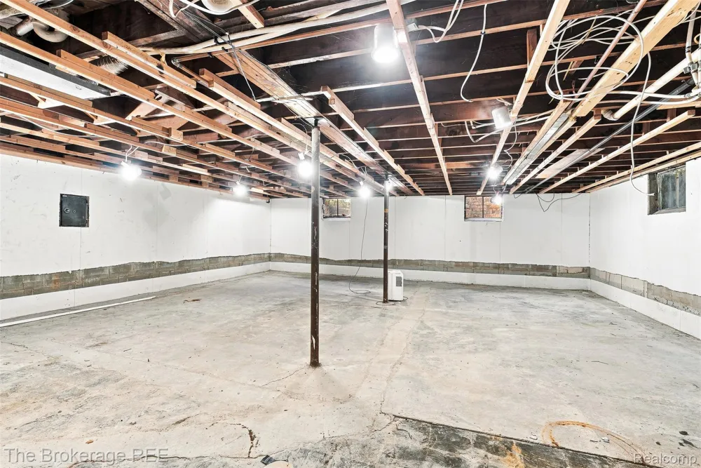 1049 E Hill Road Grand Blanc Charter Township, MI 48439