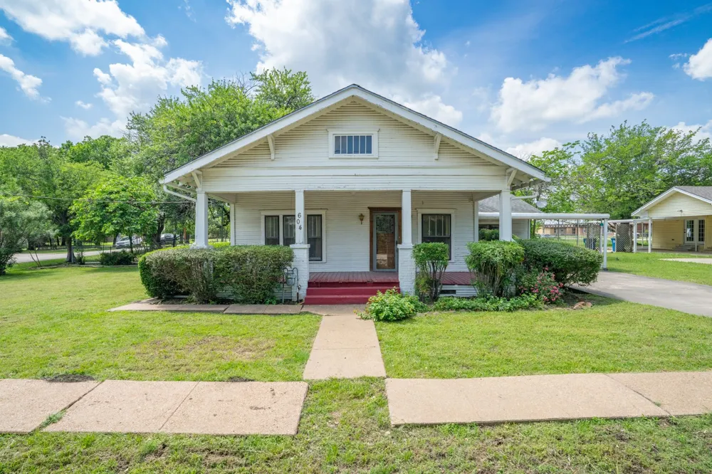 604 S Pearl Street Trenton, TX 75490