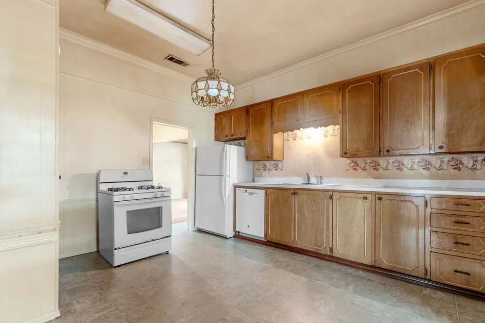 604 S Pearl Street Trenton, TX 75490