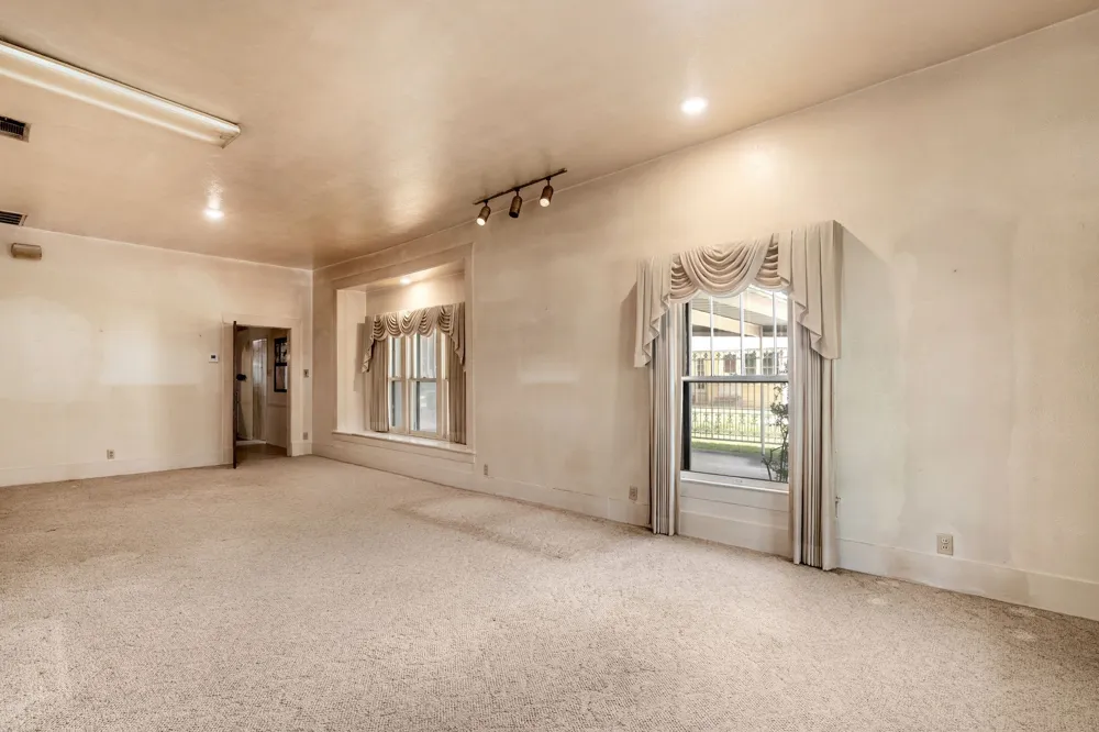 604 S Pearl Street Trenton, TX 75490