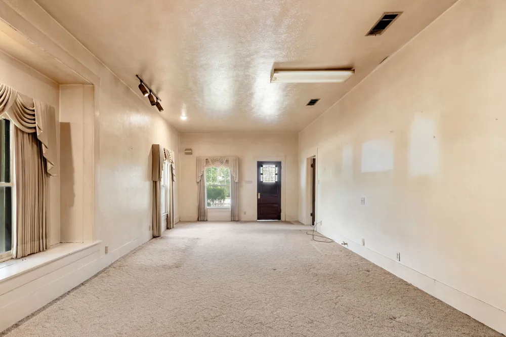 604 S Pearl Street Trenton, TX 75490