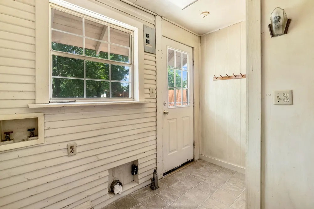 604 S Pearl Street Trenton, TX 75490