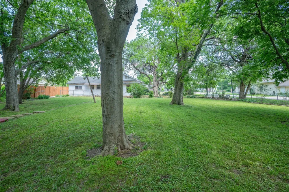 604 S Pearl Street Trenton, TX 75490