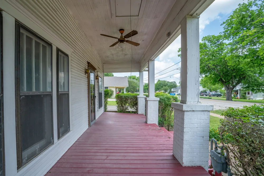 604 S Pearl Street Trenton, TX 75490