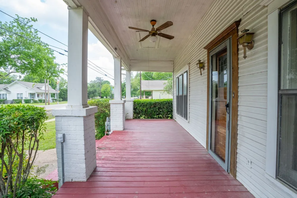 604 S Pearl Street Trenton, TX 75490