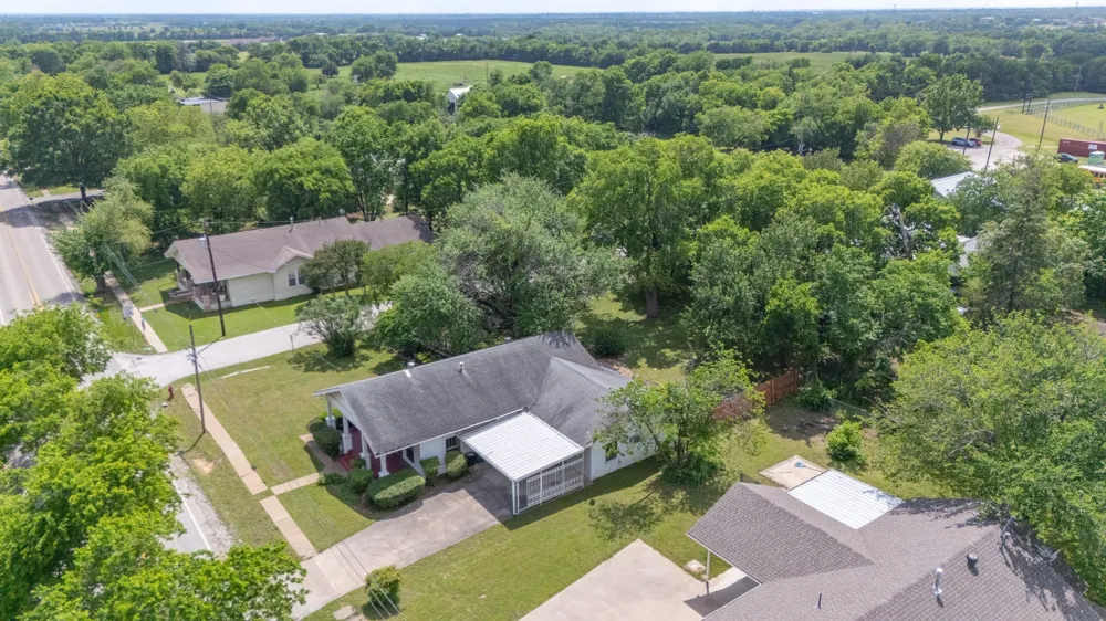 604 S Pearl Street Trenton, TX 75490
