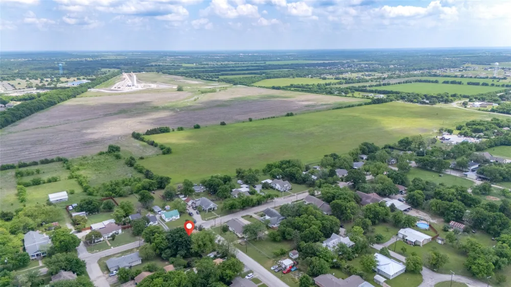 604 S Pearl Street Trenton, TX 75490