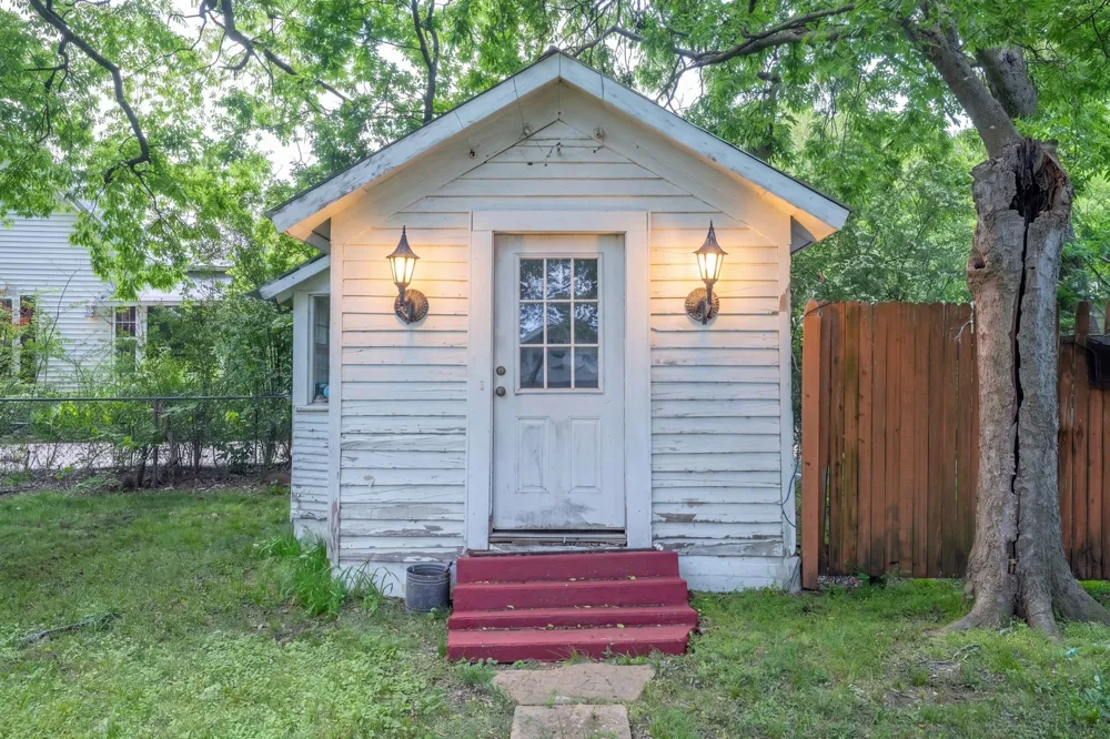 604 S Pearl Street Trenton, TX 75490