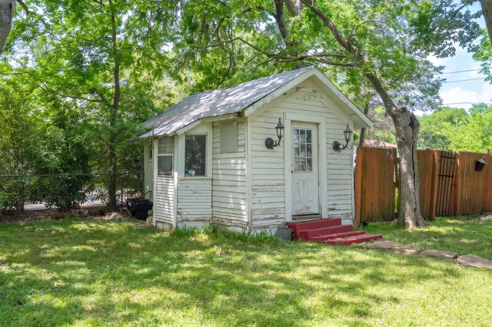 604 S Pearl Street Trenton, TX 75490