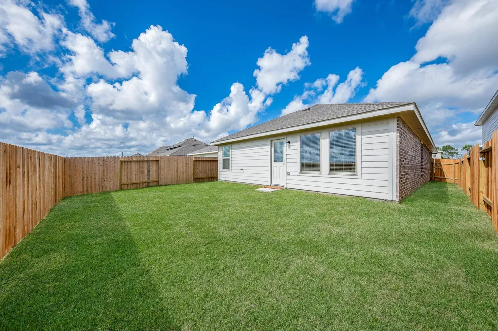 140 Austin Street Angleton, TX 77515