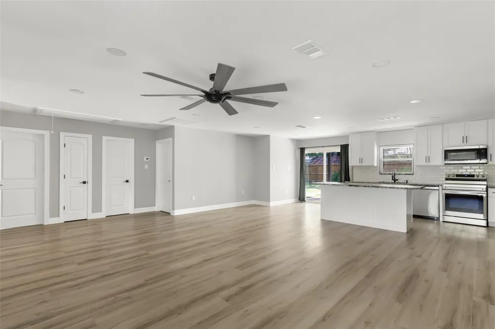 1711 Thompson Street Conroe, TX 77301