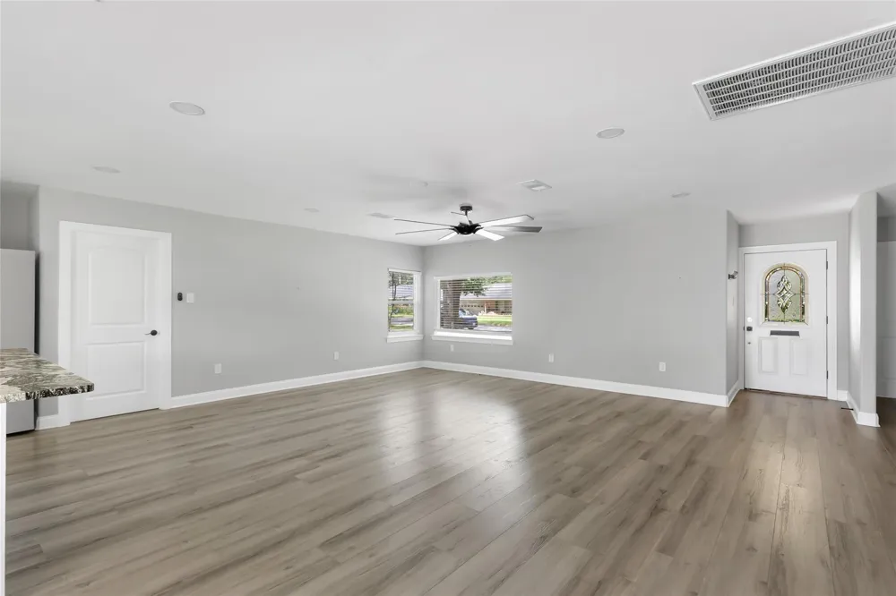1711 Thompson Street Conroe, TX 77301