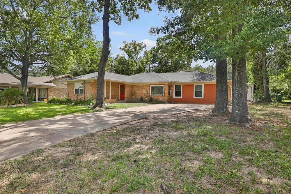 1711 Thompson Street Conroe, TX 77301