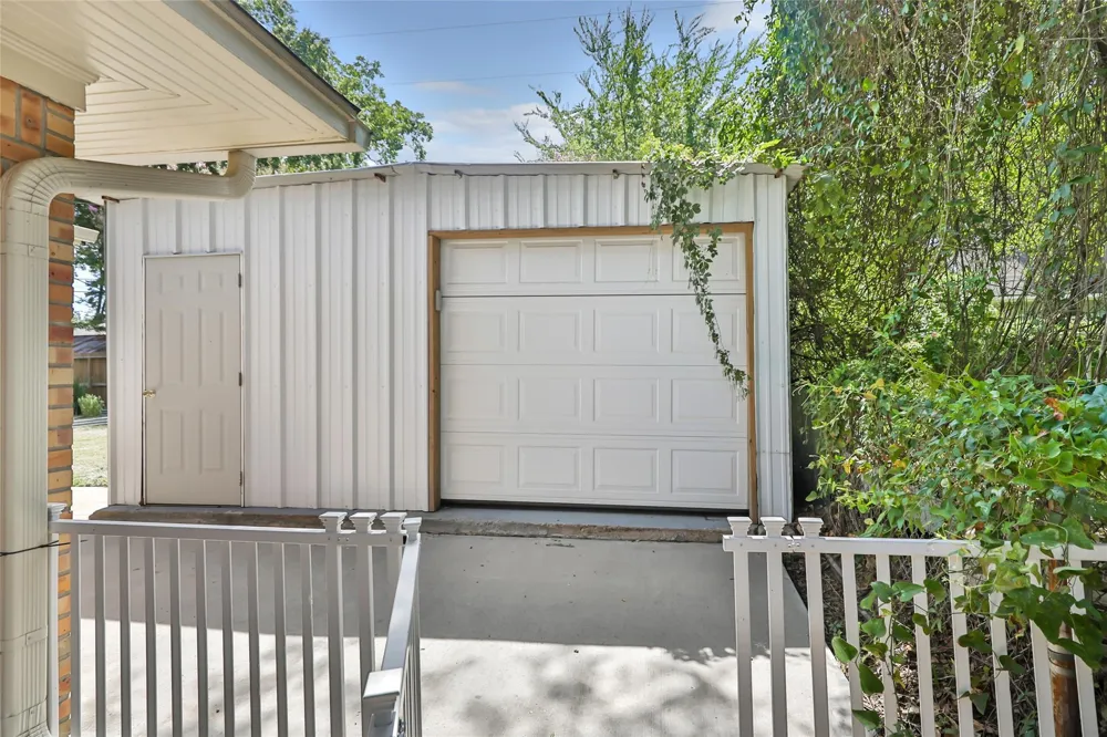 1711 Thompson Street Conroe, TX 77301