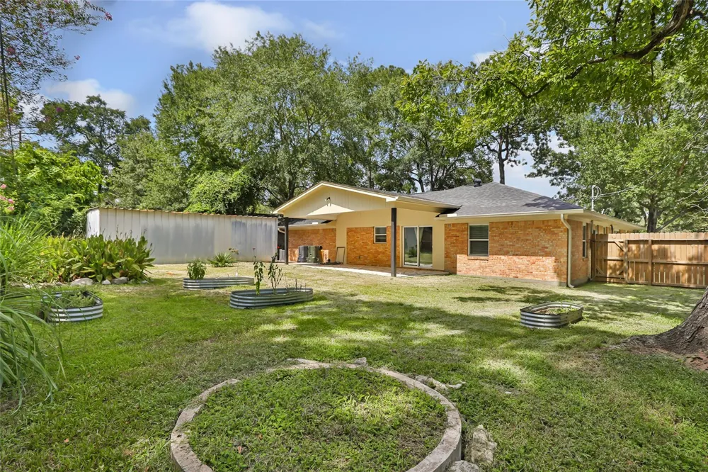 1711 Thompson Street Conroe, TX 77301