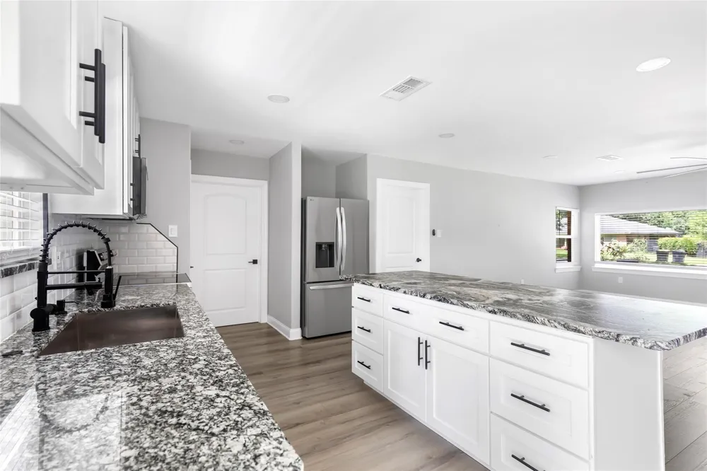 1711 Thompson Street Conroe, TX 77301