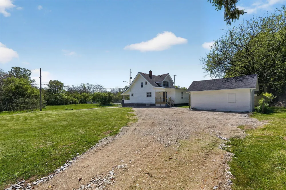 2106 S Grand Traverse Street Flint, MI 48503