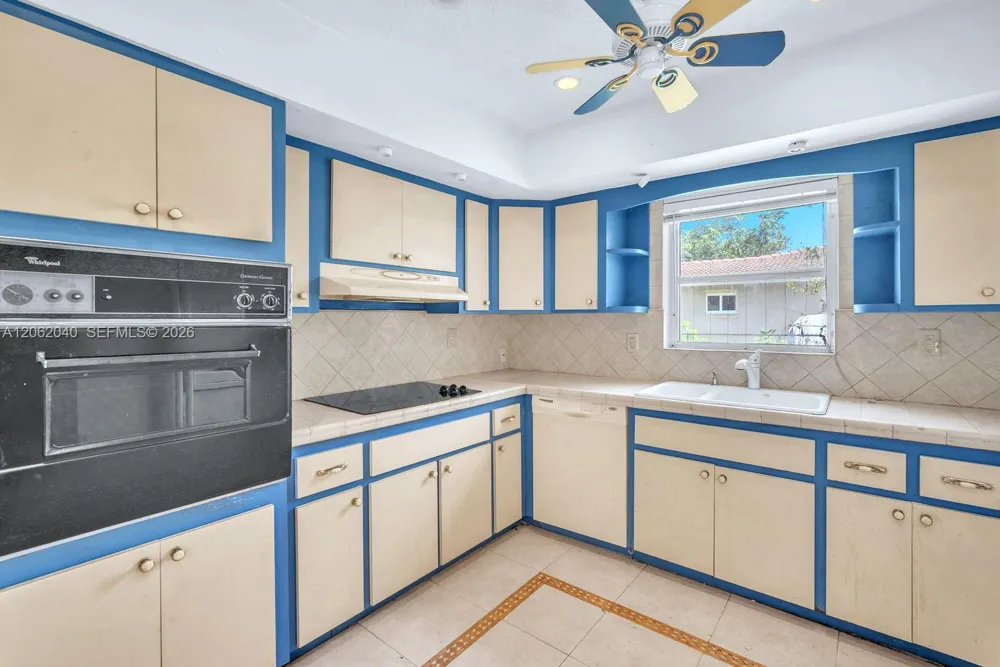 861 Holly Ln Plantation, FL 33317