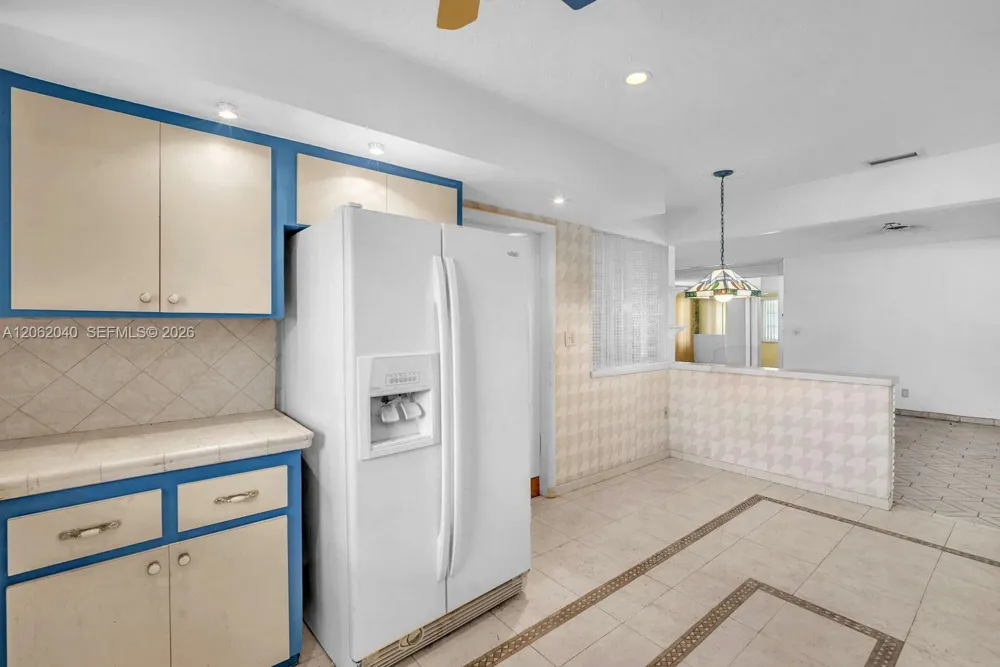 861 Holly Ln Plantation, FL 33317