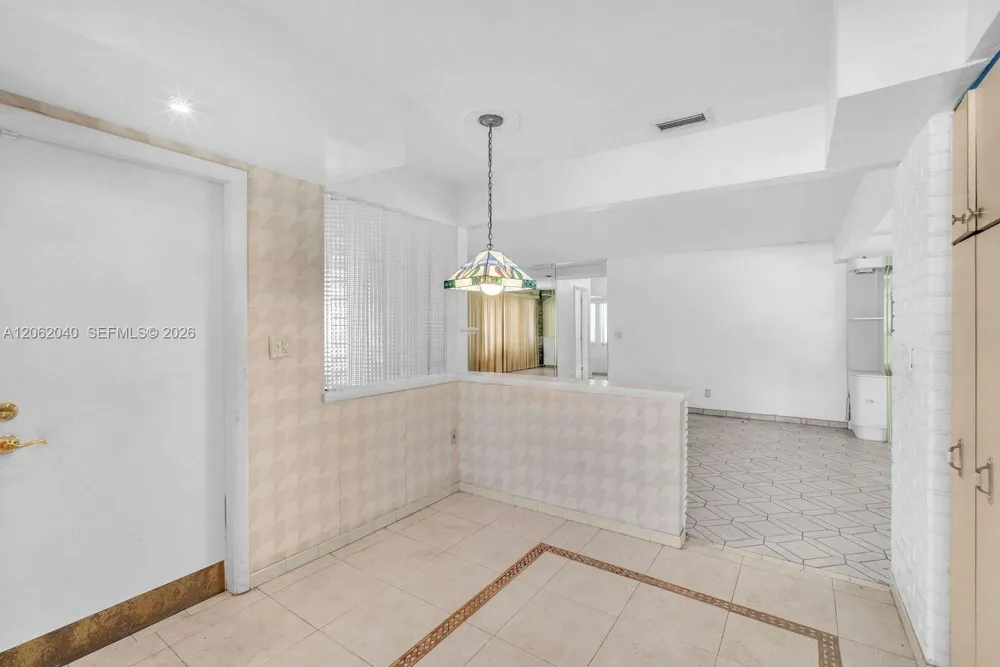 861 Holly Ln Plantation, FL 33317