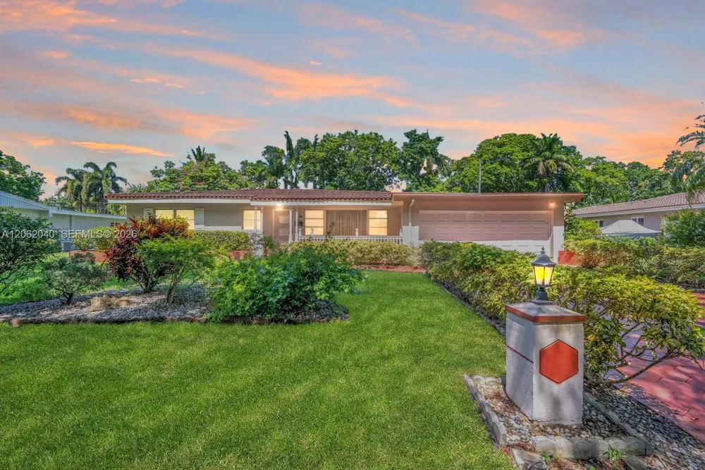 861 Holly Ln Plantation, FL 33317