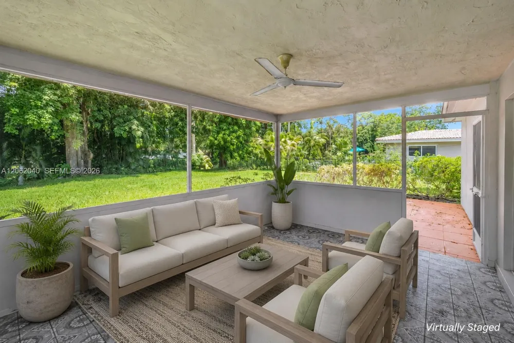 861 Holly Ln Plantation, FL 33317