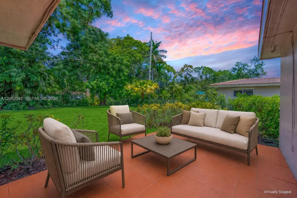 861 Holly Ln Plantation, FL 33317