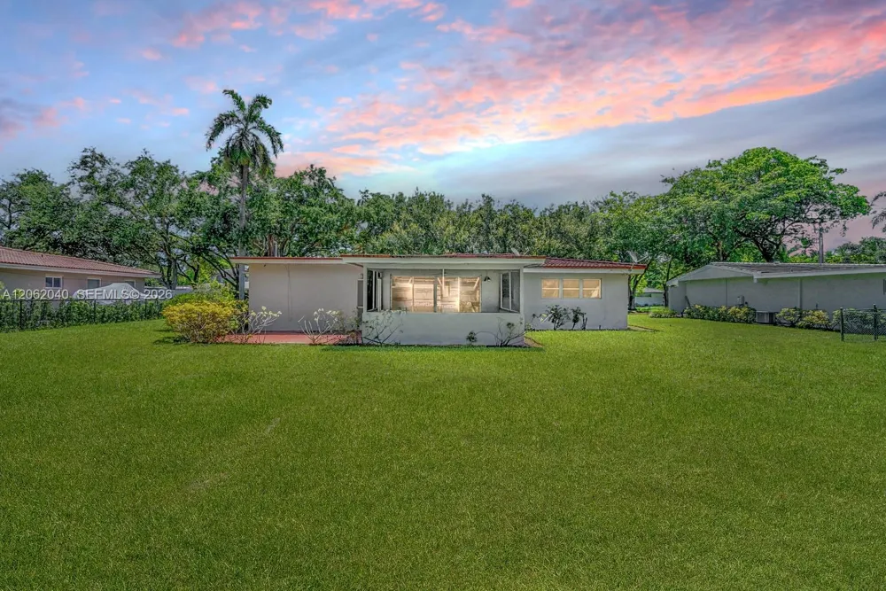 861 Holly Ln Plantation, FL 33317