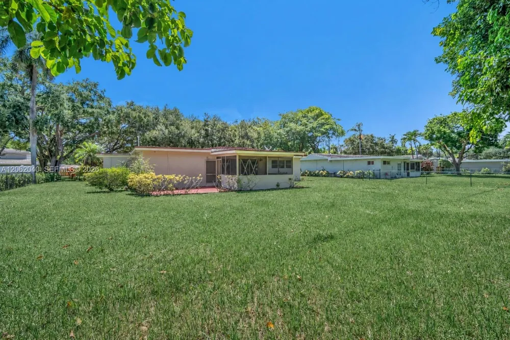 861 Holly Ln Plantation, FL 33317