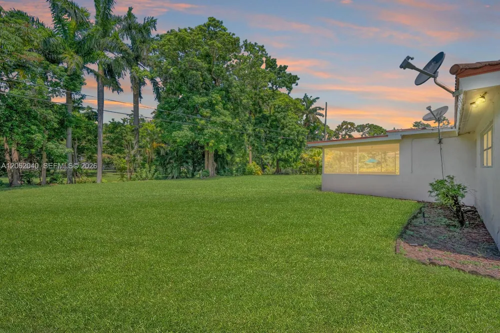 861 Holly Ln Plantation, FL 33317