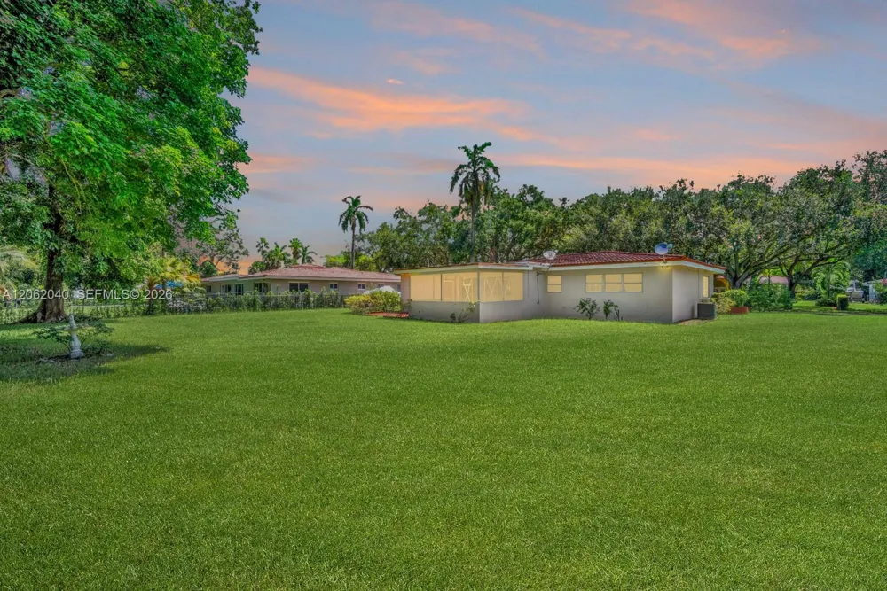 861 Holly Ln Plantation, FL 33317