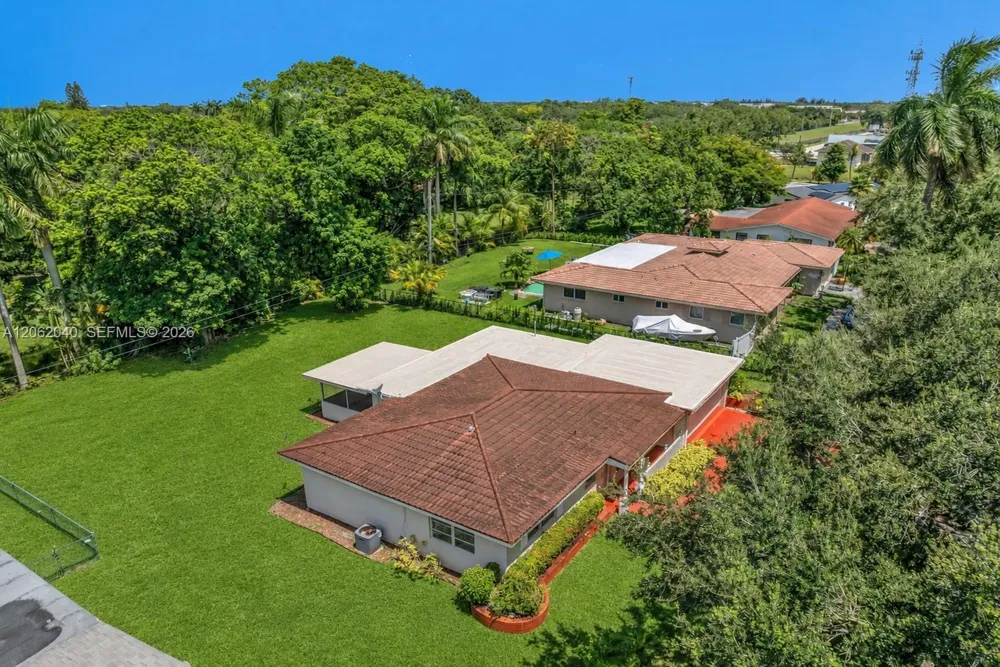 861 Holly Ln Plantation, FL 33317