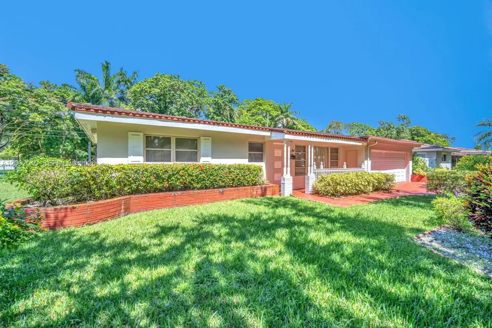 861 Holly Ln Plantation, FL 33317