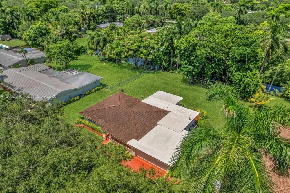 861 Holly Ln Plantation, FL 33317