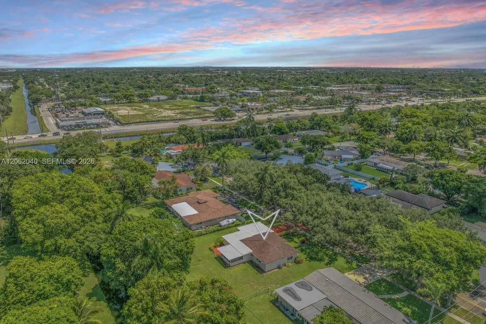 861 Holly Ln Plantation, FL 33317
