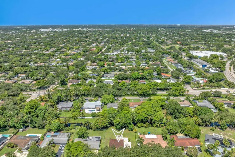 861 Holly Ln Plantation, FL 33317