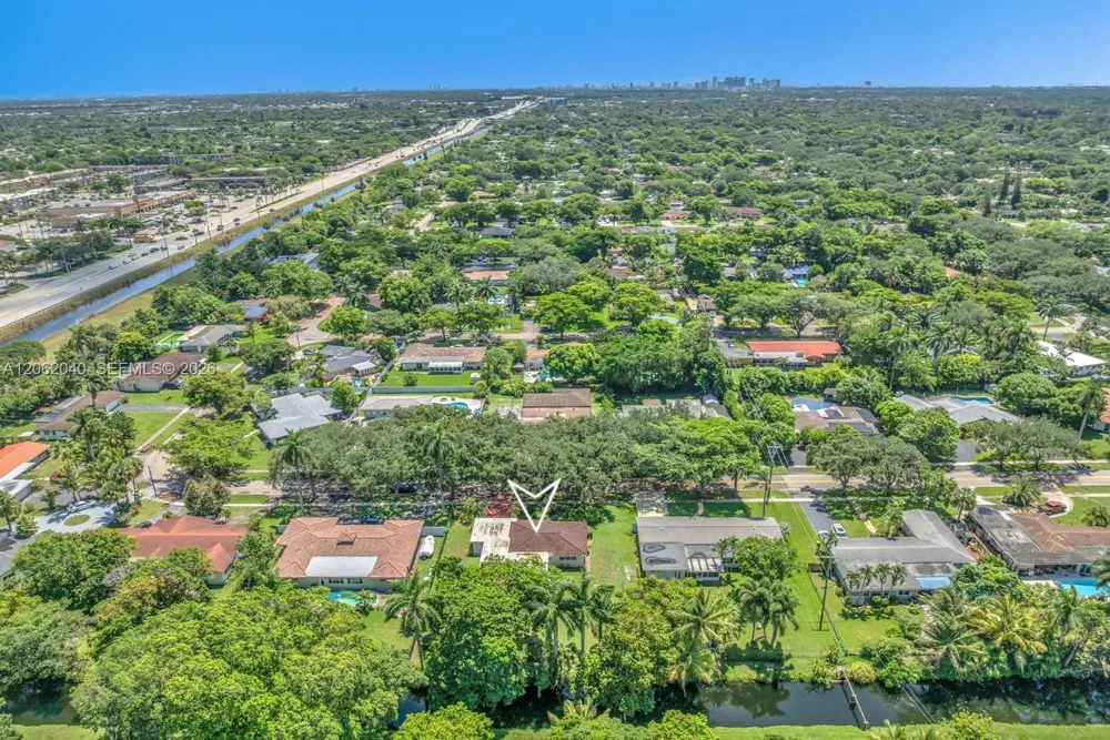 861 Holly Ln Plantation, FL 33317