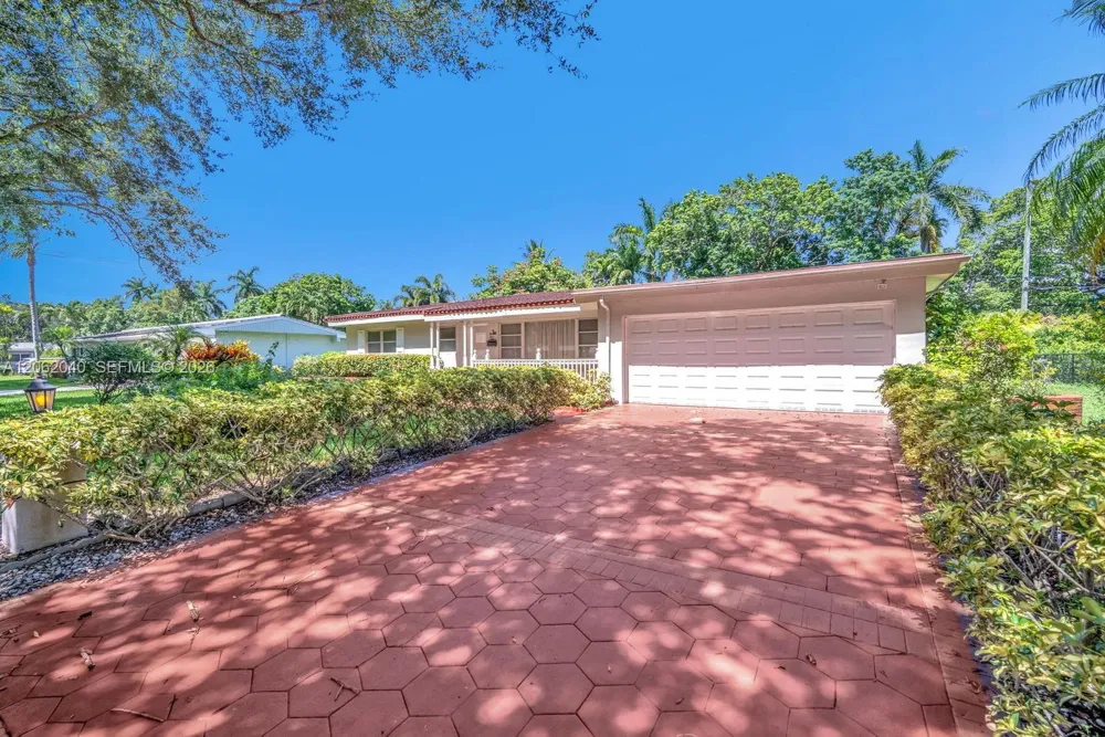 861 Holly Ln Plantation, FL 33317