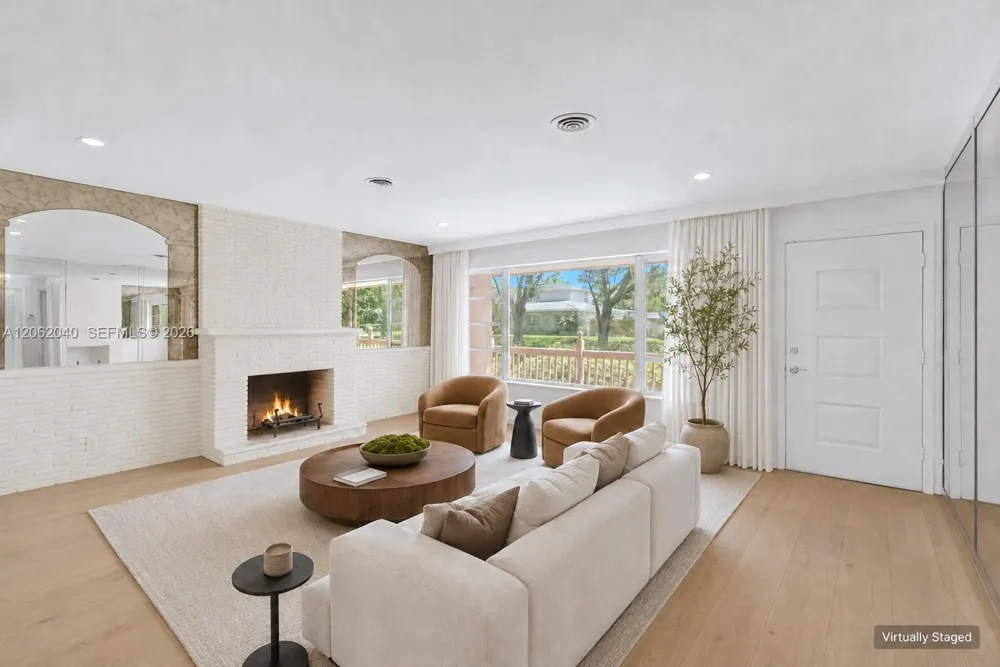 861 Holly Ln Plantation, FL 33317