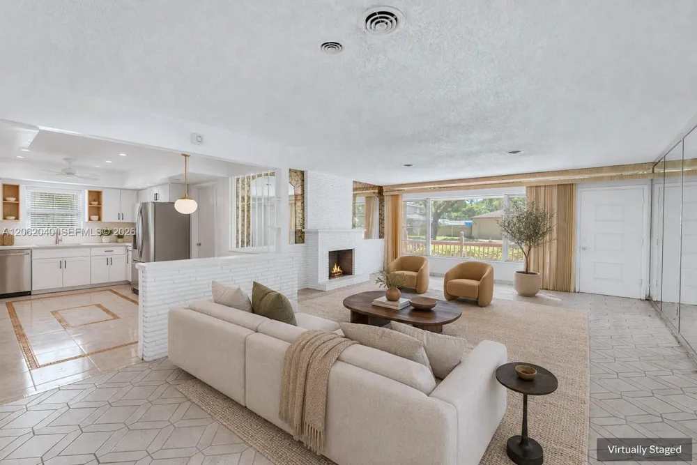 861 Holly Ln Plantation, FL 33317