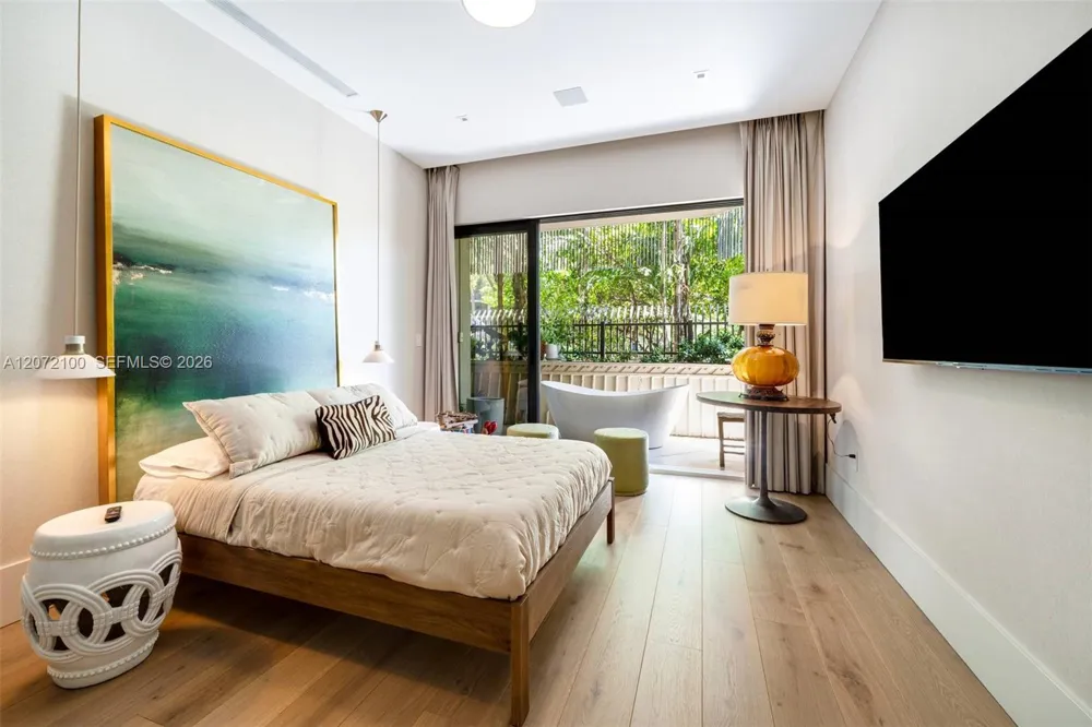 2901 S Bayshore Drive #1B Miami, FL 33133