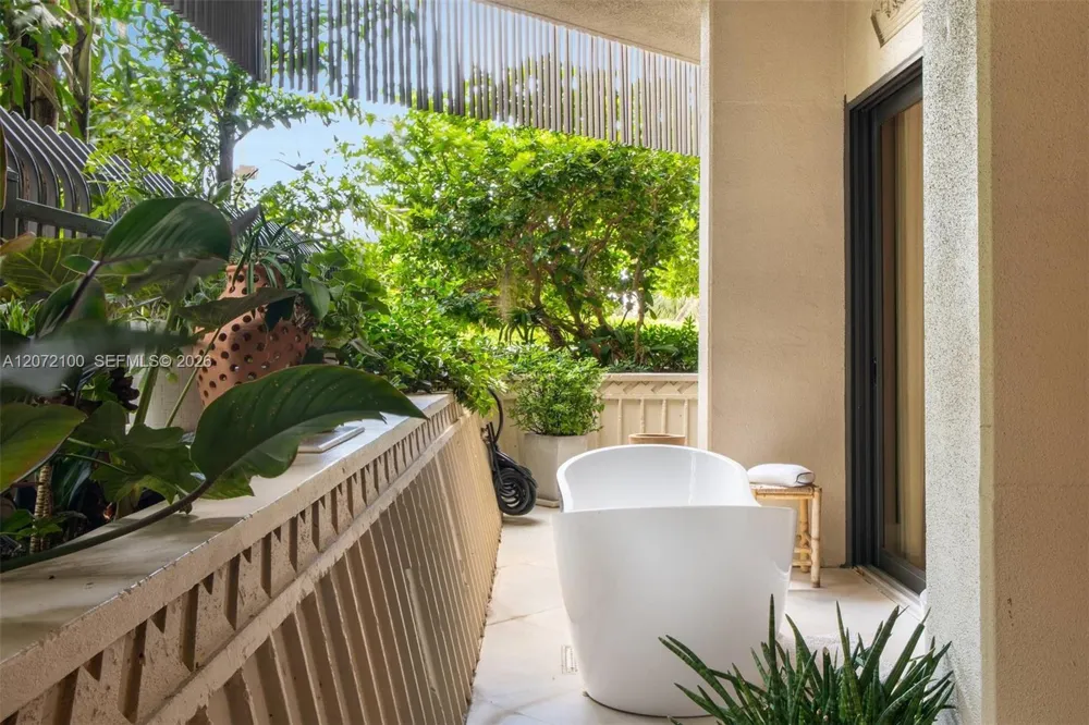 2901 S Bayshore Drive #1B Miami, FL 33133