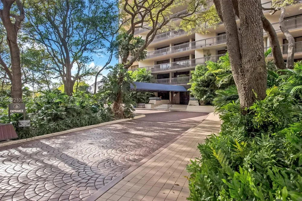 2901 S Bayshore Drive #1B Miami, FL 33133